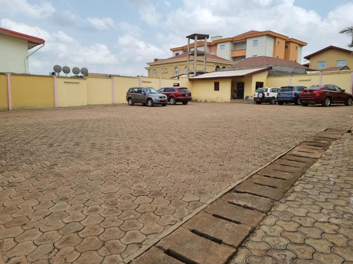 Appart Hotel Mireille Yaounde Ngoại thất bức ảnh